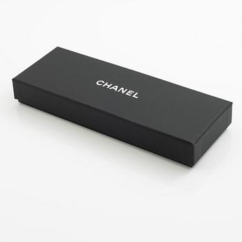 Chanel, Twilly scarf.