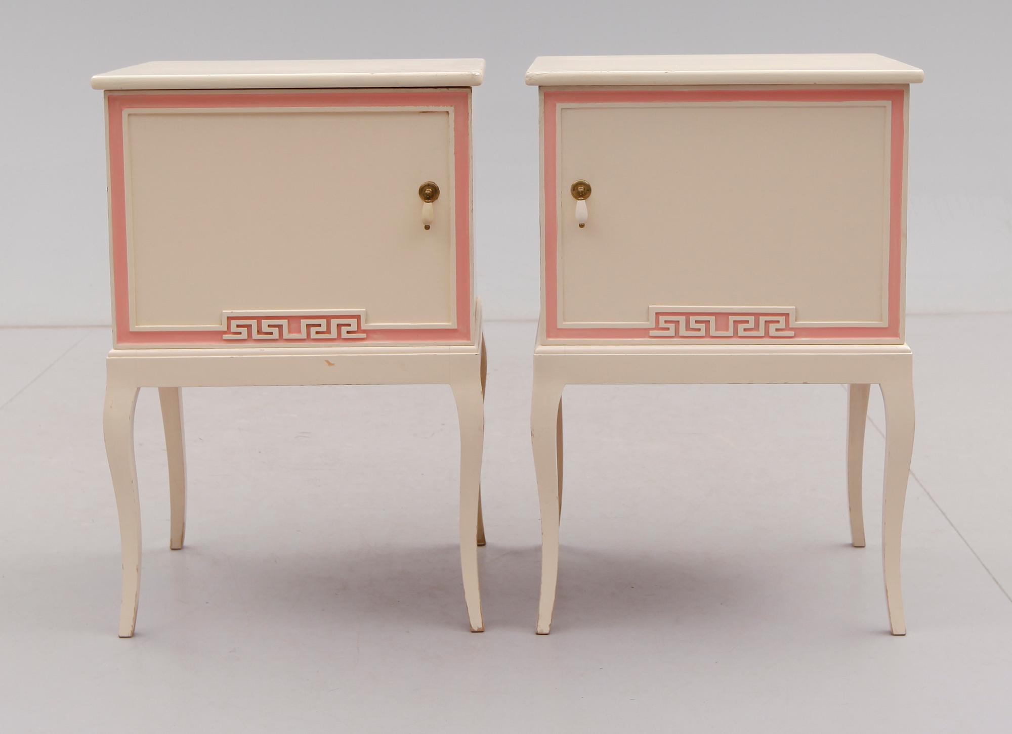 SÄNGBORD, 1 par, 1900-talets första hälft.