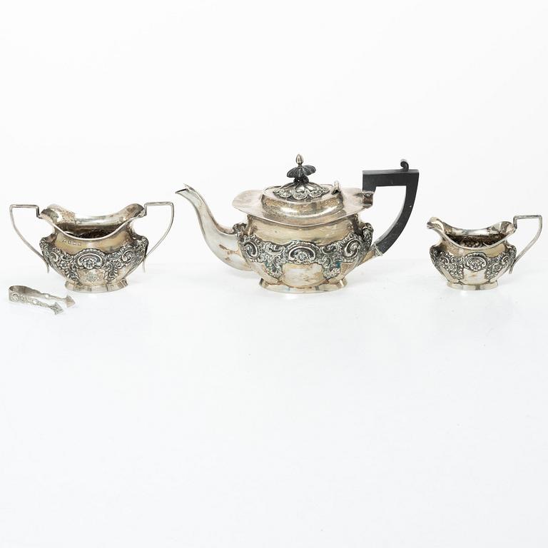 An English silver tea pot, sugar bowl and cream jug, Birmingham,  1904–1906.