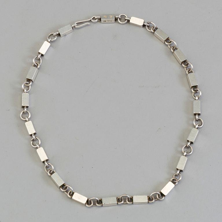 A silver necklace by WIWEN NILSON, Lund, 1963.