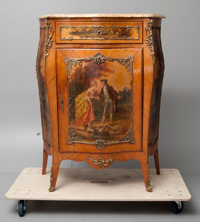 SKÅP, rokokostil, möjligen Mellaneuropa, 1900-talets mitt.