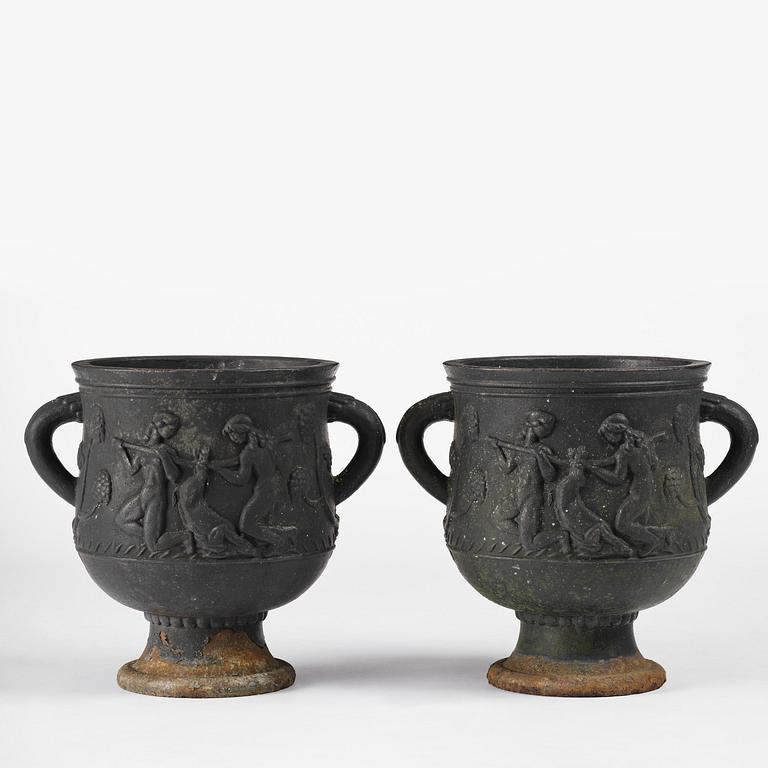 Ivar Johnsson, trädgårdsurnor, ett par, "Diana", Näfveqvarns bruk, Swedish Grace.