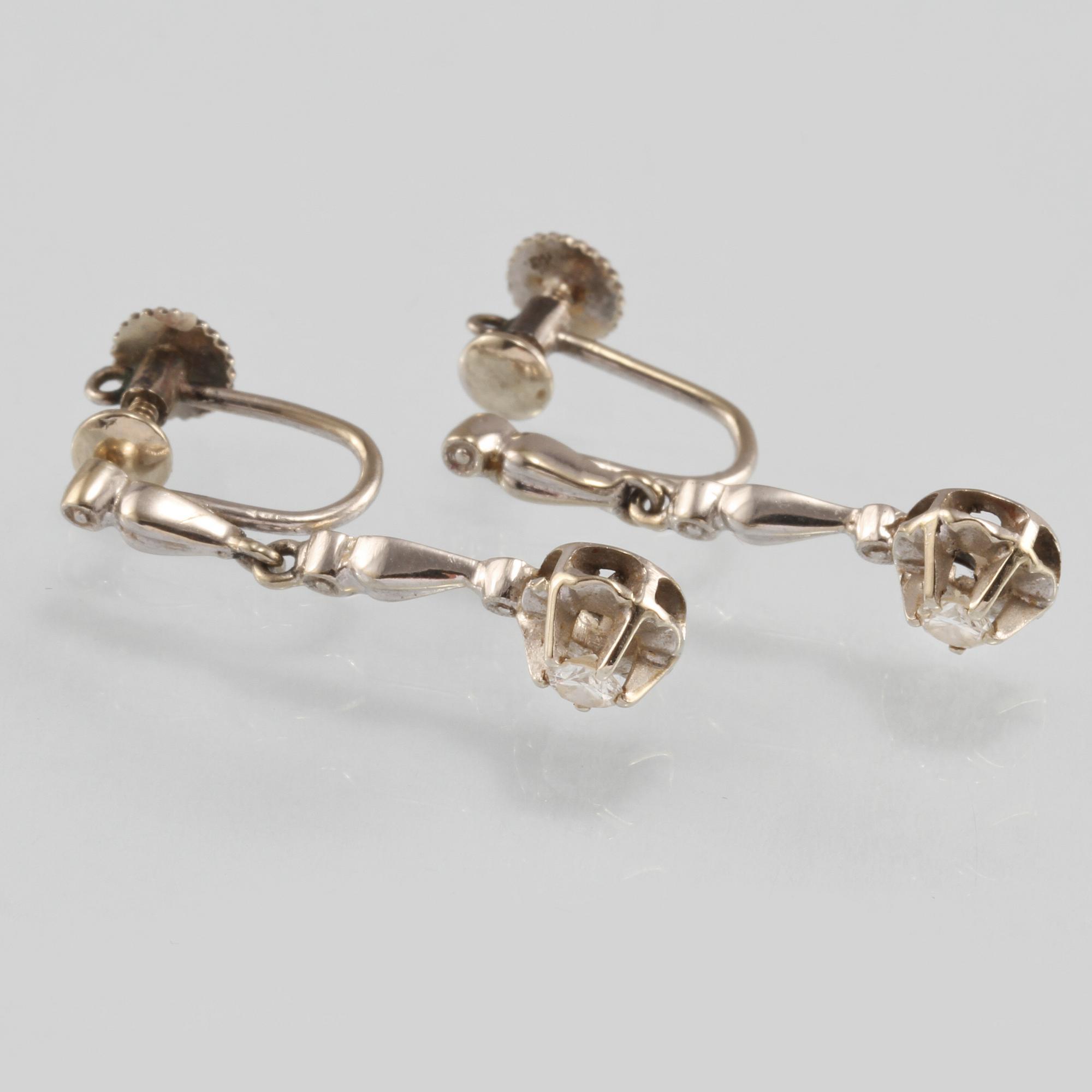 ÖRHÄNGEN, 18K vitguld med 2 briljantslipade diamanter, importstämplade. Vikt 3,4 gram.