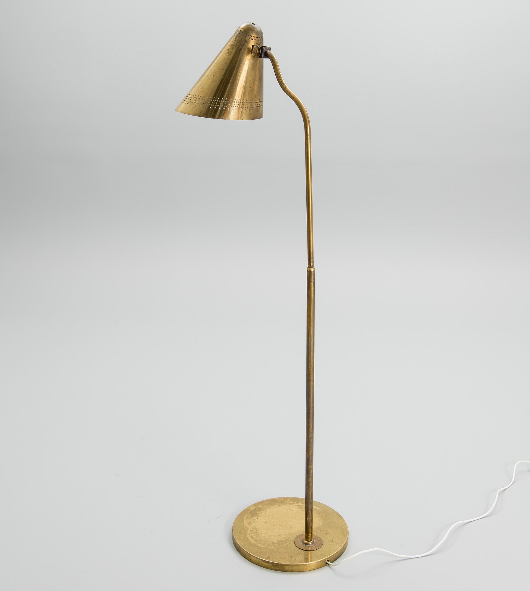 PAAVO TYNELL, GOLVLAMPA. Domus Academica. Tillverkad av Taito, 1947.