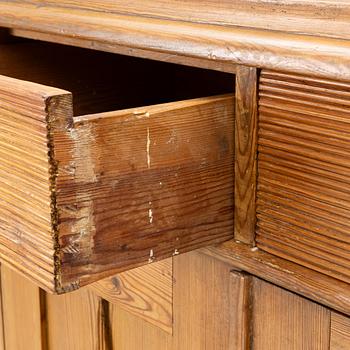 A pine cupboard, first part 19th century.