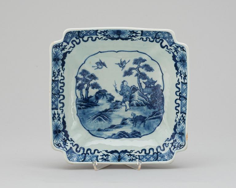 A blue and white bowl. Qing dynasty, Qianlong (1736-95).