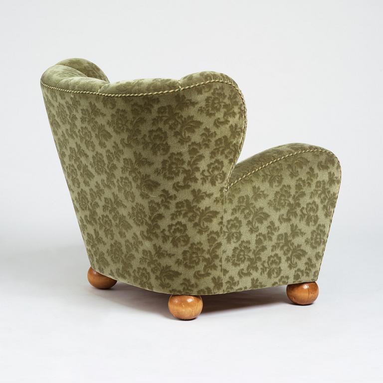 Märta Blomstedt, an "Aulanko" armchair by Kantosen Puutyö Oy, Finland, designed in 1939 for the Hotel Aulanko in Tammerfors.