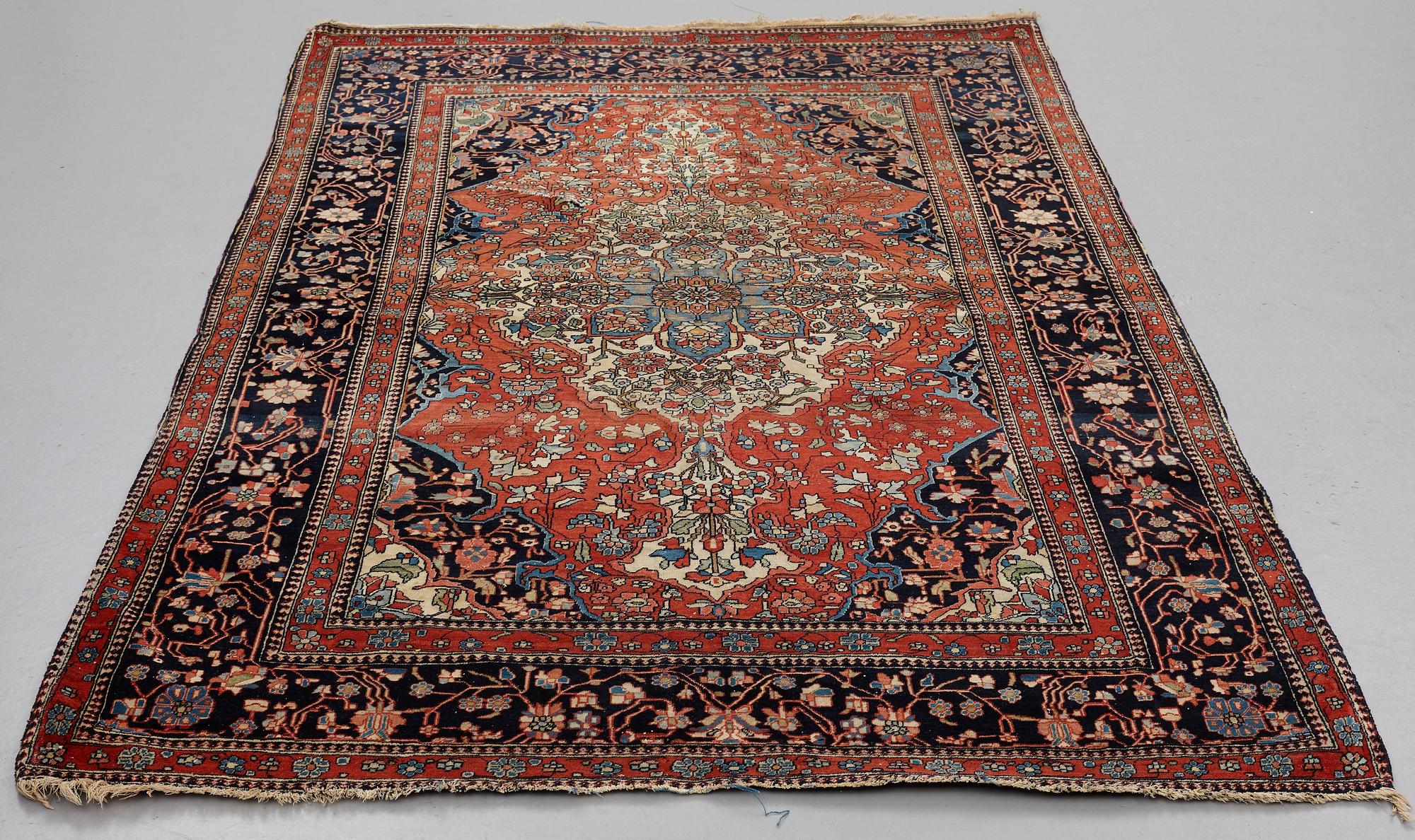 A RUG, a semi-antique Kashan Motachem, ca 217,5 x 134 cm.