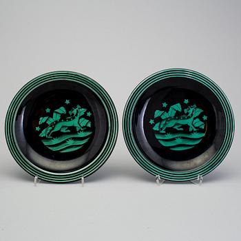 5 plates and 1 lidded box of the "V series" by Ilse Claesson for Rörstrand, 1930´s.