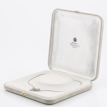 Necklace, 18K white gold with brilliant-cut diamonds.