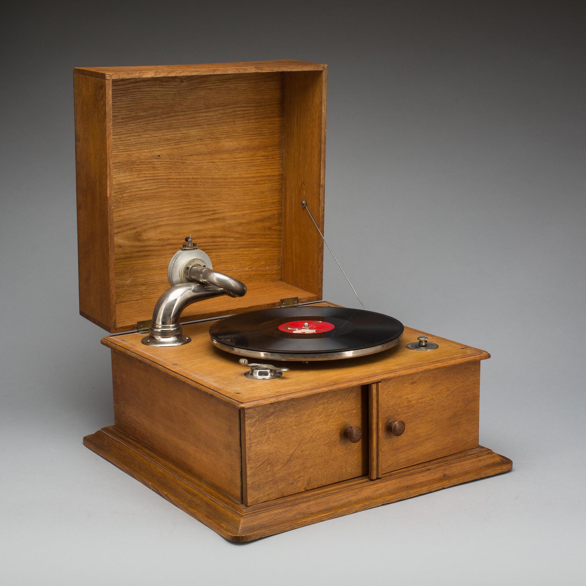 VEVGRAMMOFON, 1900-tal.