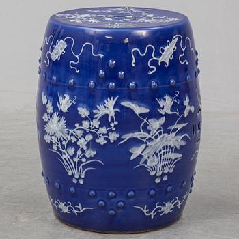 A blue and white garden seat, Qing dynasty, late 19th century.