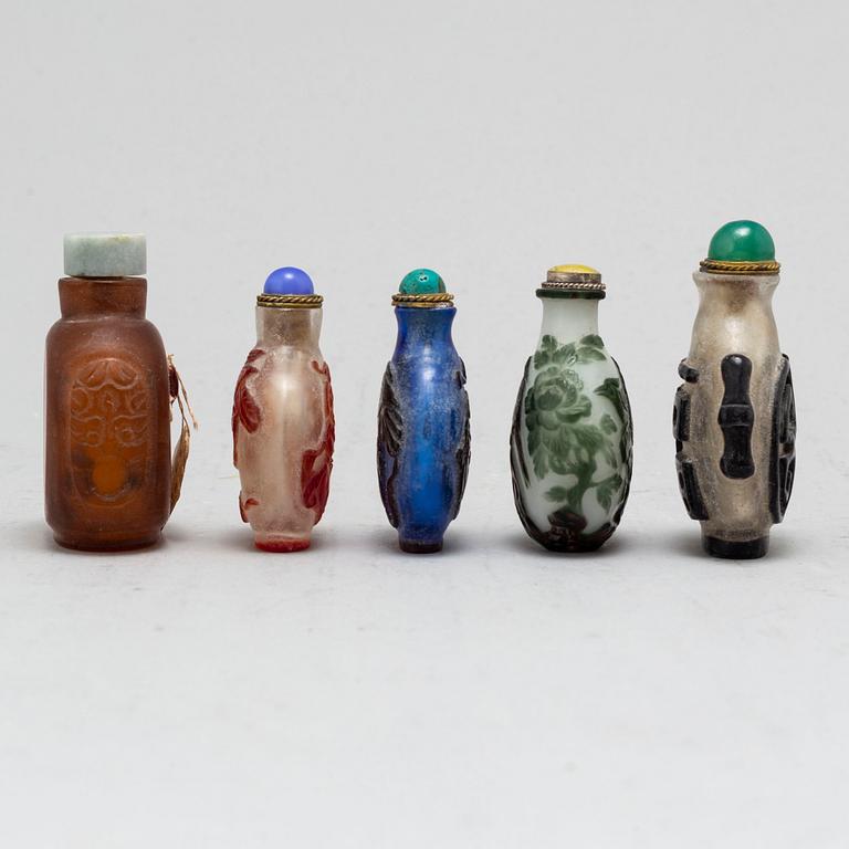 Five Chinese glass snuff bottles, 20th century.
