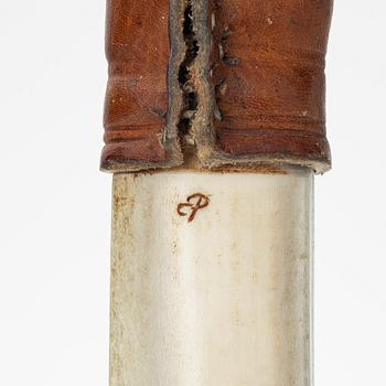 Esse Poggats, (d.y.), half-horn knife, signed.