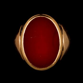 RING, 14k guld med karneol. Vikt 14,7.