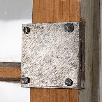 Display cabinet, 19th century.