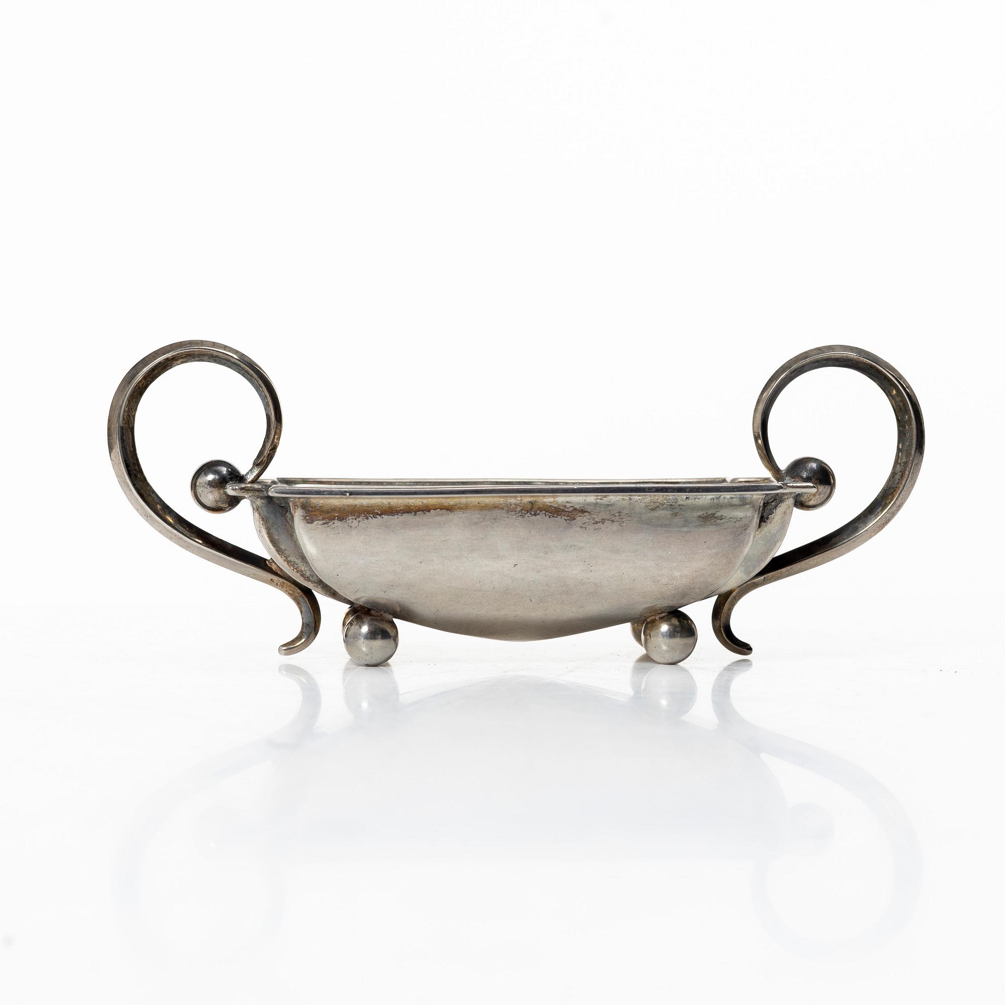 An English silver salt cellar, mark of Omar Ramsden, London 1931.