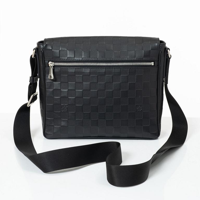 Louis Vuitton, Bag, "District Pm".