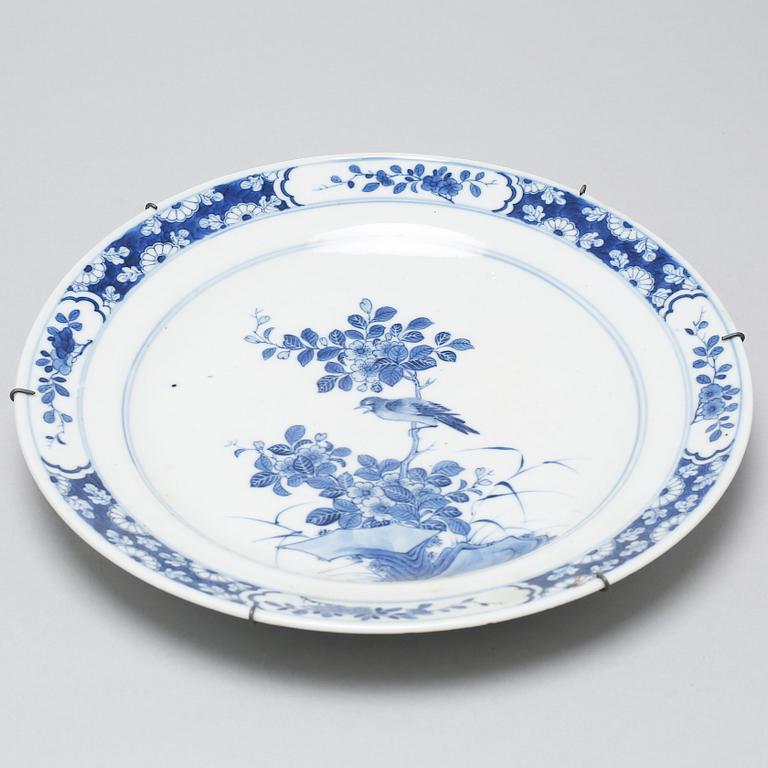 Four plates and three small porcelain plates, Qing dynasty.