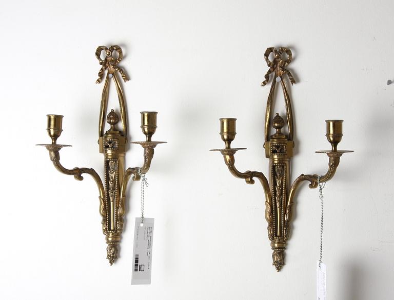 APPLIQUER, två par, Louis XVI-stil, mässing resp rokokostil.