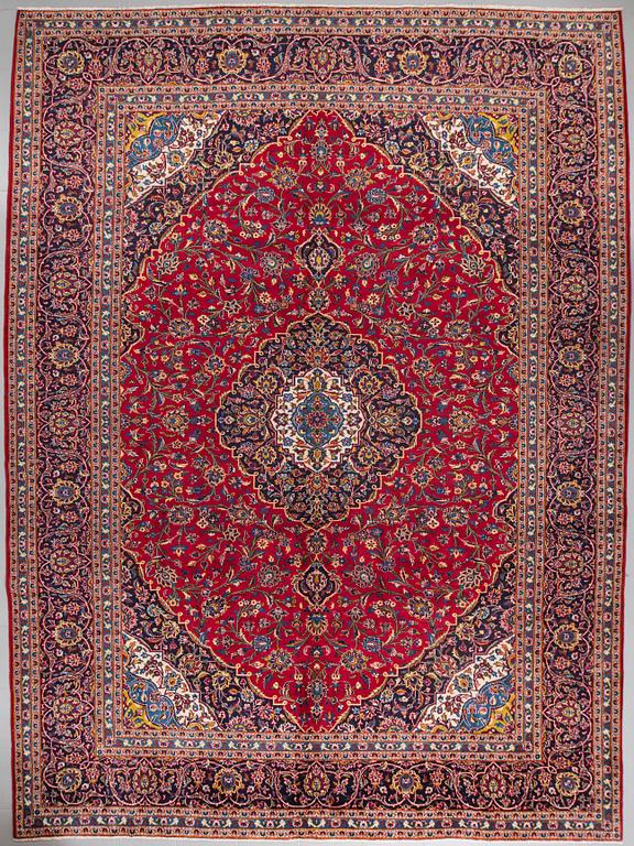 A KESHAN RUG, 401 x 300 cm.