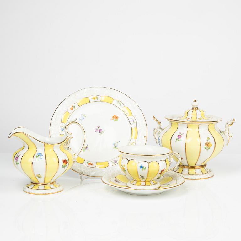 A 14-piece Meissen porcelain Tea set, Germany, 20th century.