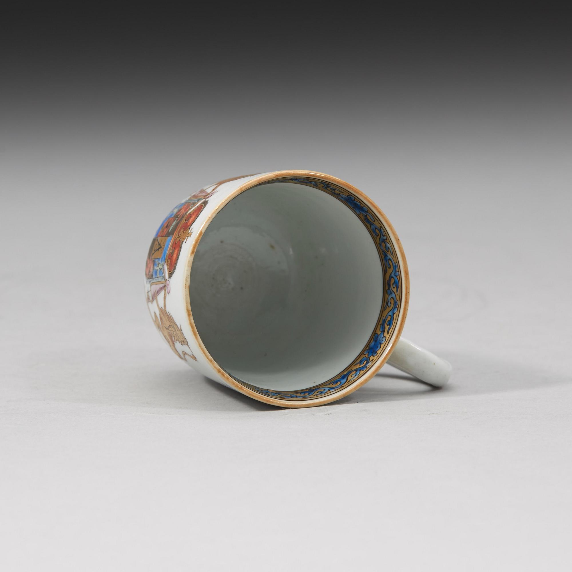 KOPP, vapenporslin. Qingdynastin, Qianlong (1736-95).