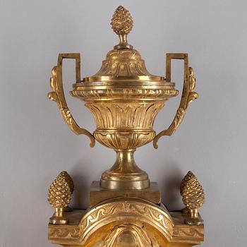 VÄGGPENDYL, av André Hessén. Frankrike, 1770/80-tal. Louis XVI.