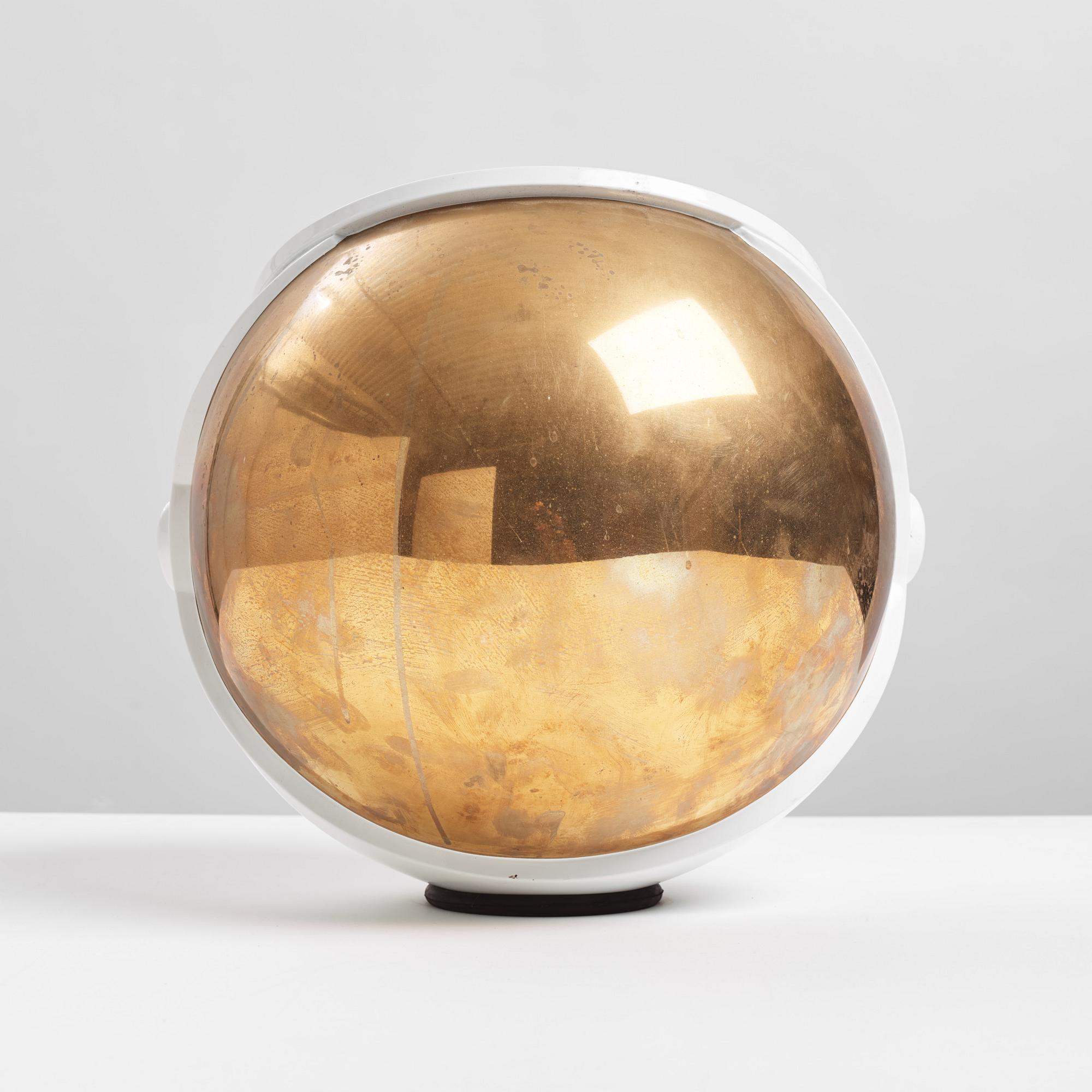 Jone Kvie, "Helmet".