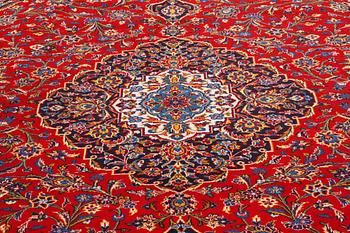 A KESHAN RUG, 401 x 300 cm.
