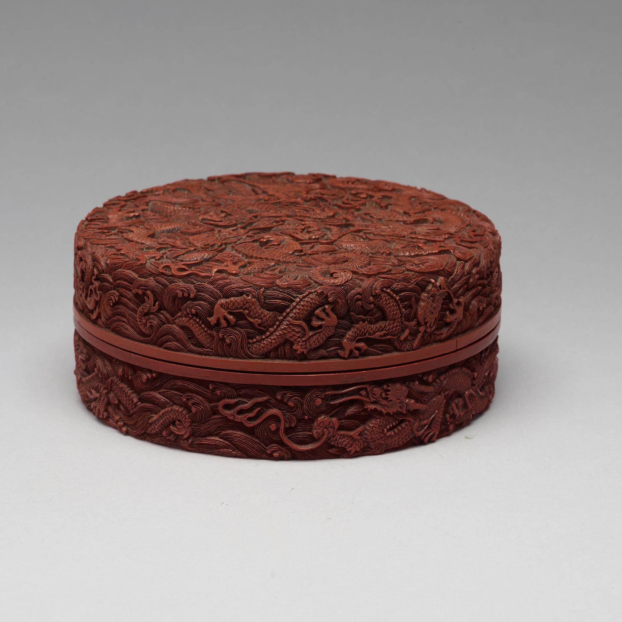 A red lacquer box with cover, Qing dynasty, with Qianlong six character mark.