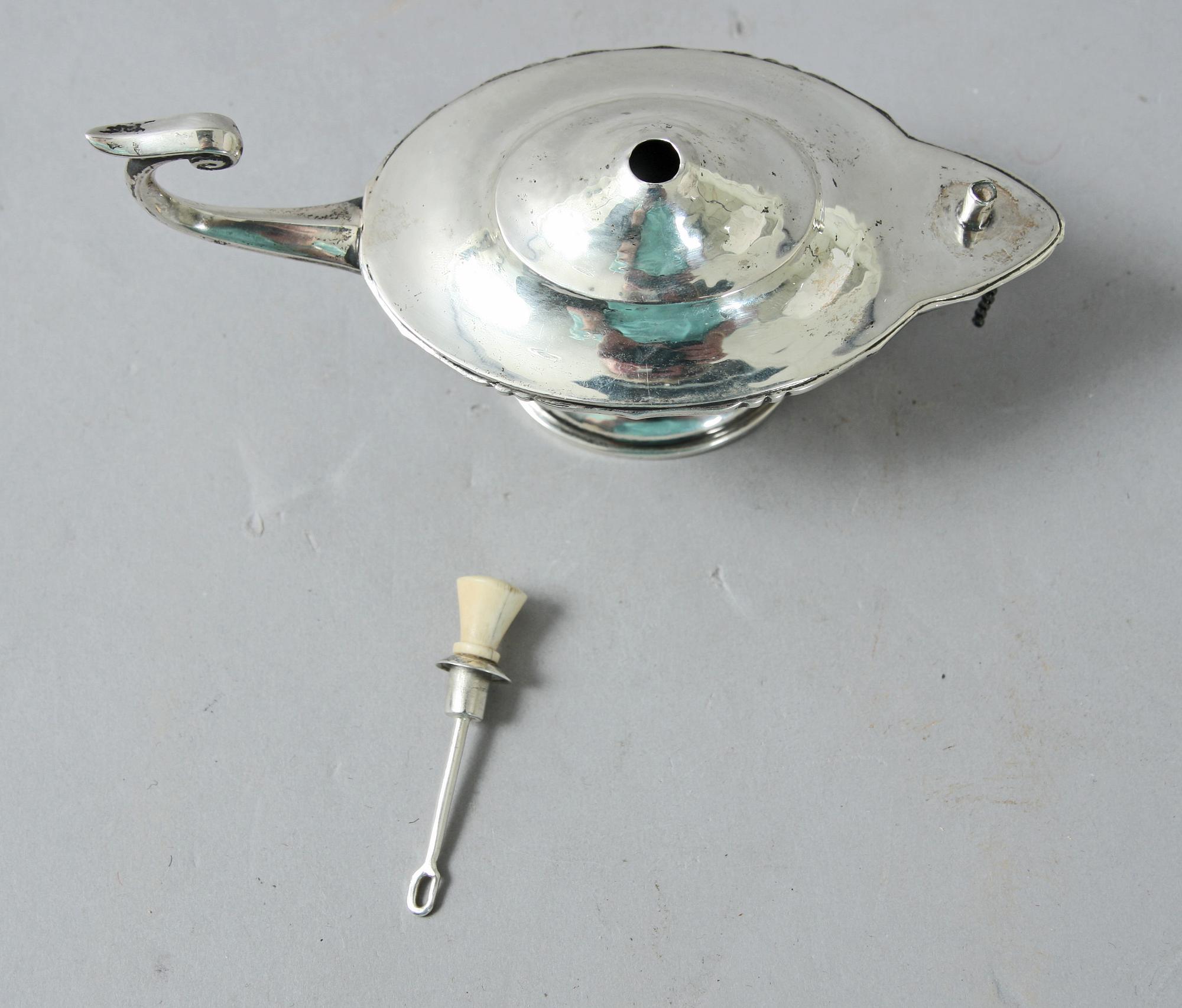 OLJELAMPA, silver. Import K Anderson, 1900-talets första hälft. Ca 100 g.