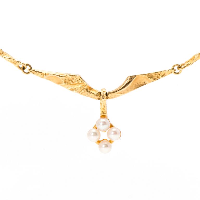 An 18K gold necklace with pearls, Lapponia 1998.