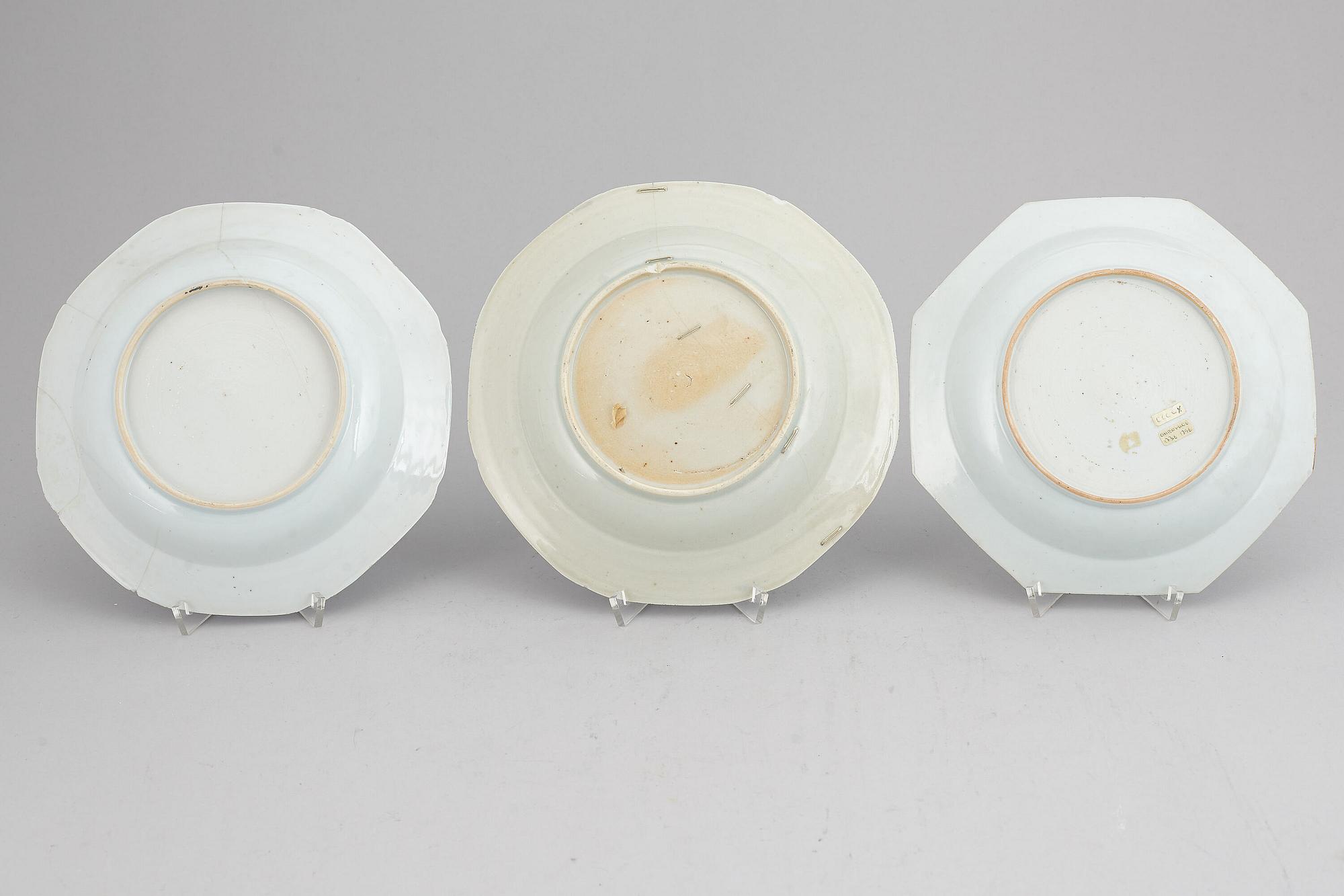 A set of three blue and white plates and a hot water dish, Qing dynasty, 18th/19th Century.