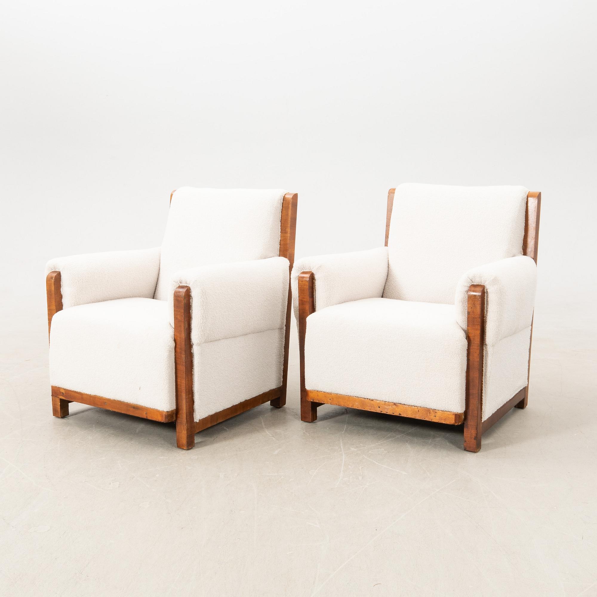 Armchairs, a pair from the first half of the 20th century.