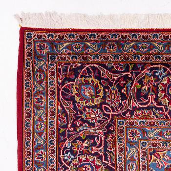 A Kashan carpet signed, approx. 420 x 292 cm.