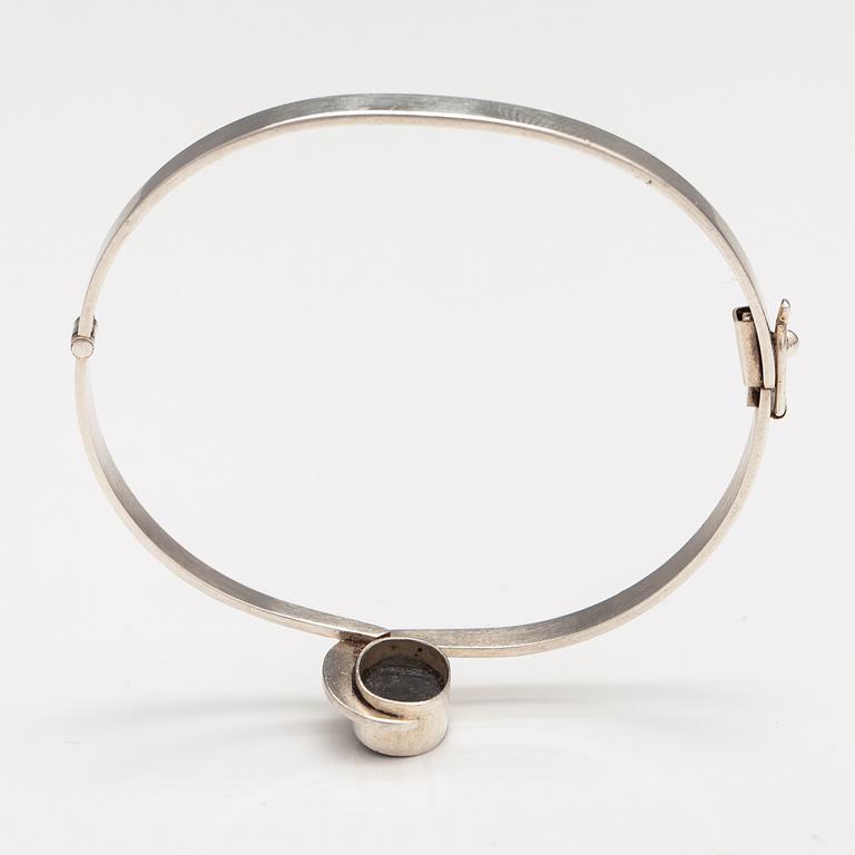 A sterling silver necklace and bracelet with spectrolites. Kaunis Koru, Helsinki 1985.