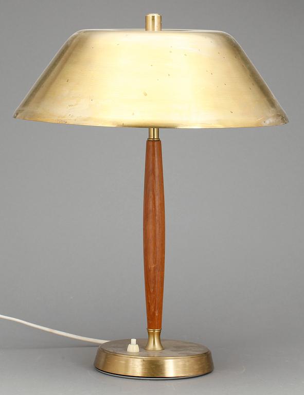 BORDSLAMPA, Falkenbergs Belysning, mässing och teak, 1900-tal, etikettmärkt.