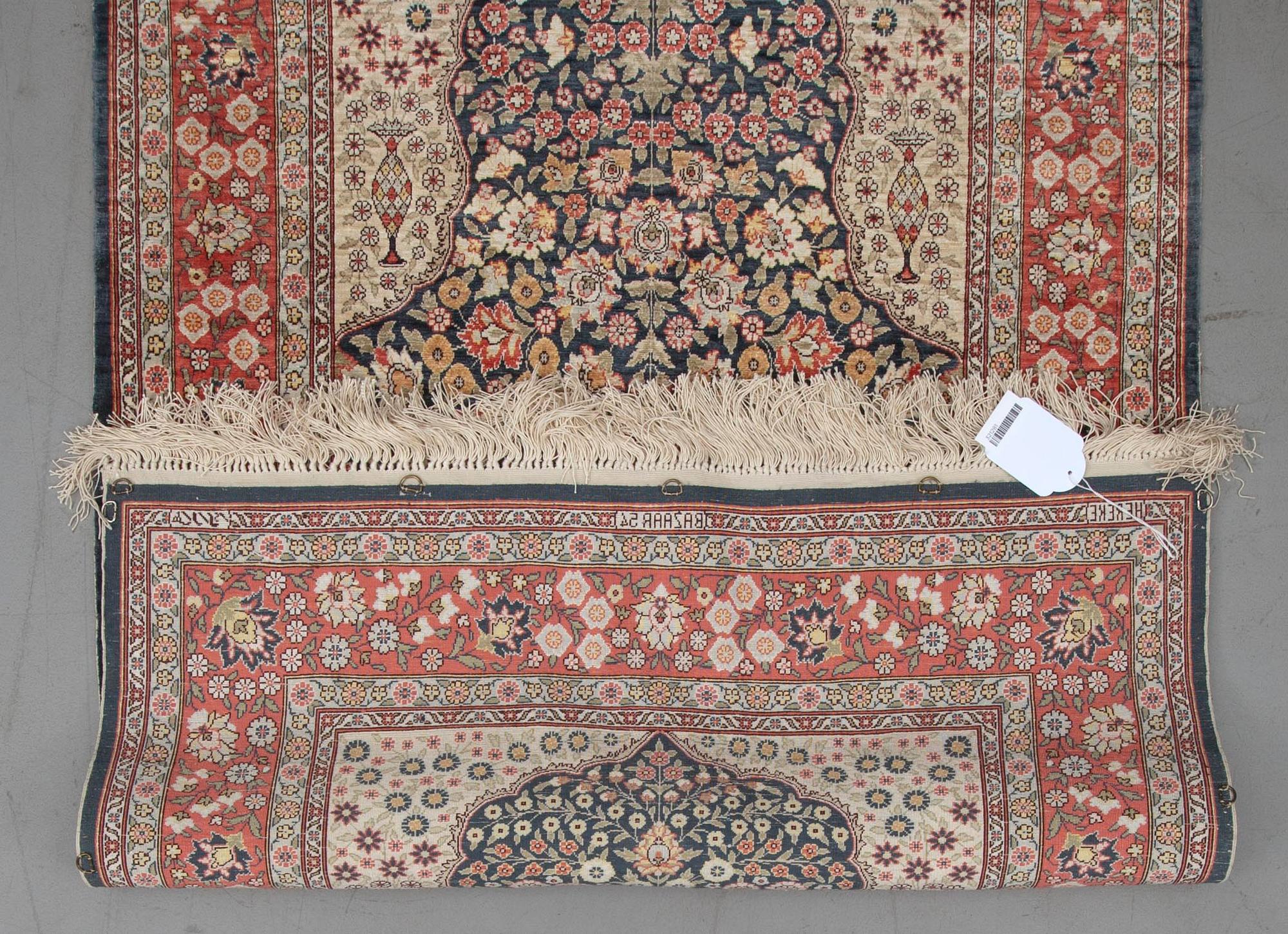 MATTA, Hereke, silke.  Strl. 121 x 79.
