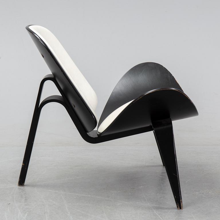 Hans J Wegner, a 'The Smiling Chair/CH07' easy chair from Carl Hansen ...
