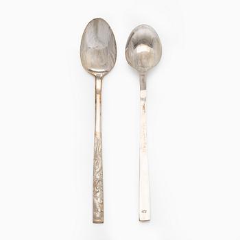Twelve silver spoons in lined box, Korea 1970s.