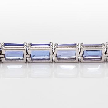 A 14K white gold bracelet with tanzanites. With Gemological center certificate.