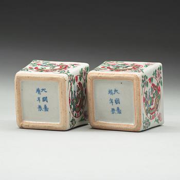 A pair of squared wucai wine cups. Qing dynasty, with Jiajings six character mark.