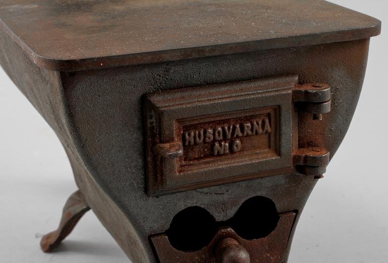 KAMIN, gjutjärn, "No 0", Husqvarna, 1900-talets första hälft.