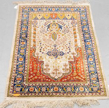 A rug, old Hereke, silke, ca 119 x 71 cm.