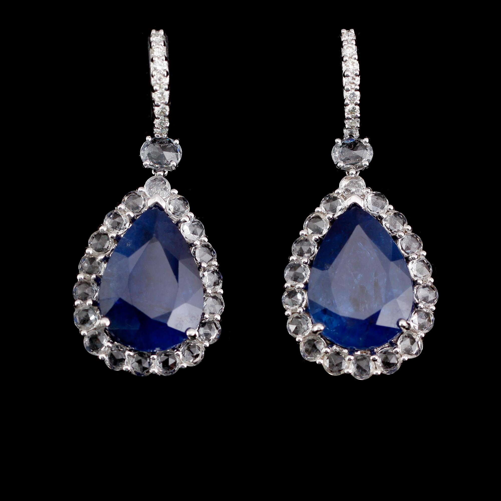 ÖRHÄNGEN, 1 par, 18 k vitguld, briljantslipade diamanter tot 0.35 ct, vita safirer tot 5.56 ct samt kvarts tot 31.37 ct.