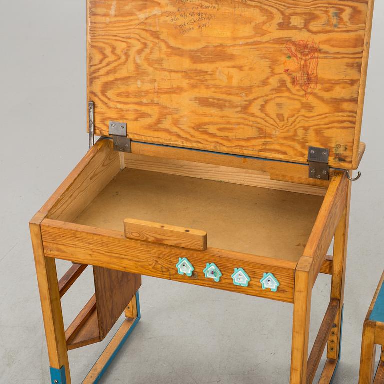 A SCHOOL DESK AND A CHAIR, SECOND HALF OF 20TH CENTURY.