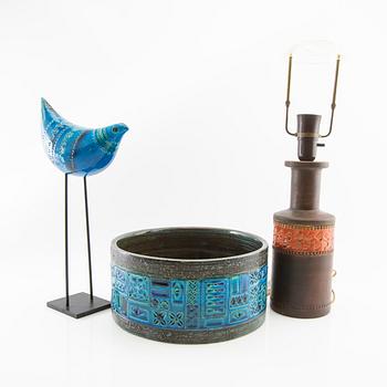 Skål, bordslampa samt fågel Bitossi Italien 1900-talets senare del delvis glaserat stengods.