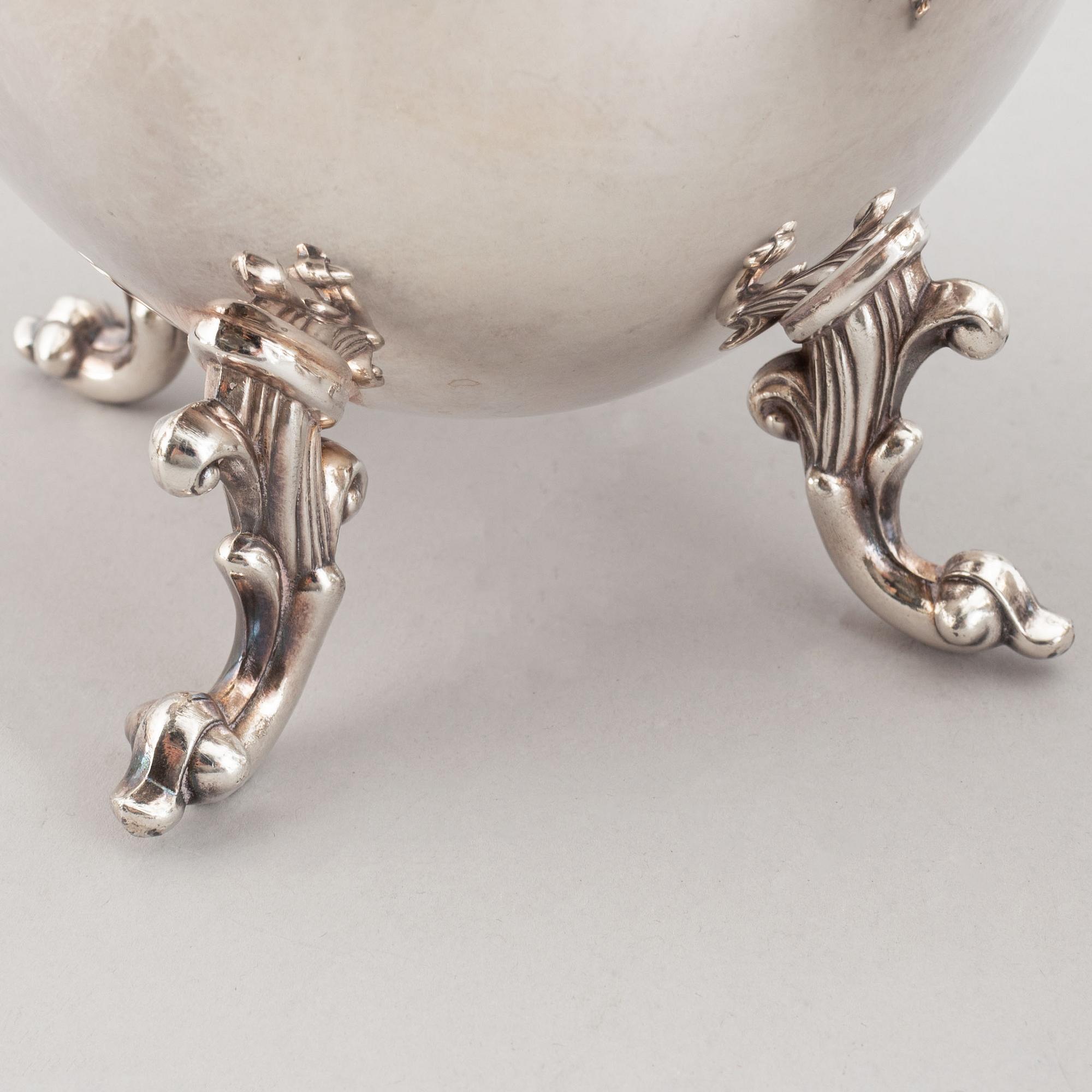 A rococo-style silver plated coffee- and tea service, Birmingham Silver Co, USA, 20th century. (7 pieces).