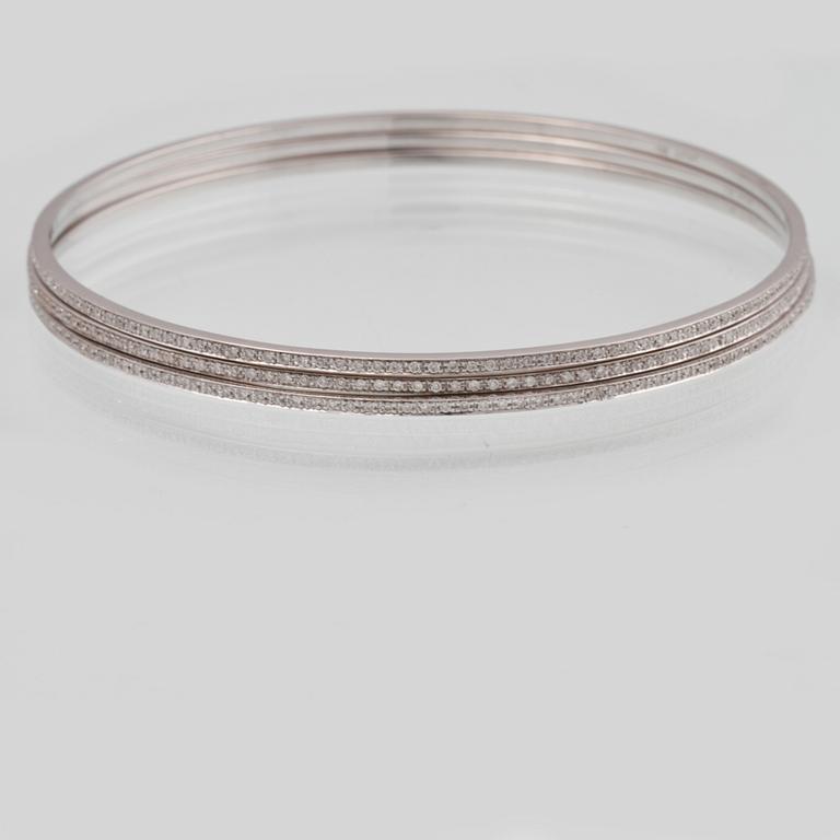 ARMRINGAR, 3 st, 18K vitguld med briljantslipade diamanter ca 1.50 ct. Vikt 19,9 gram.